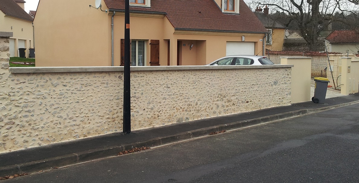 Travaux de rénovation d’un mur de clôture et création d’un parking