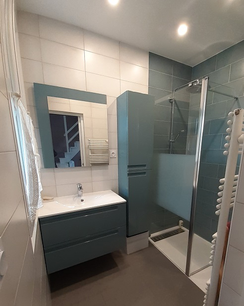 Division d’une salle de bains en salle d’eau, dressing et WC