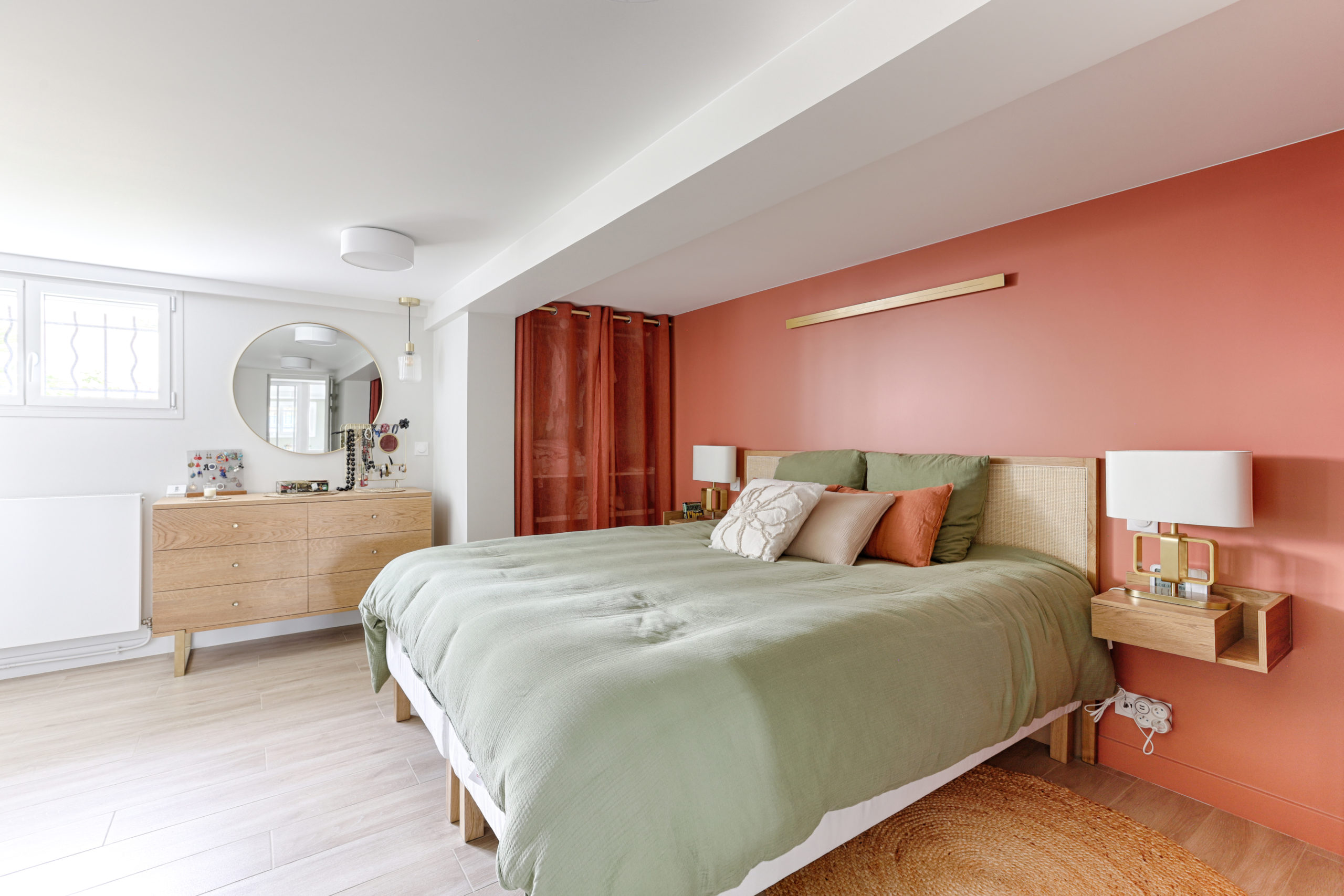 Restructuration et rénovation d’un rez-de-jardin lumineux : création d’une suite parentale et espaces sur mesure