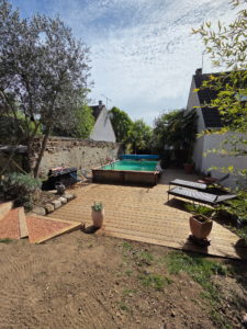 Terrasse de piscine après rénovation par Artech Habitat