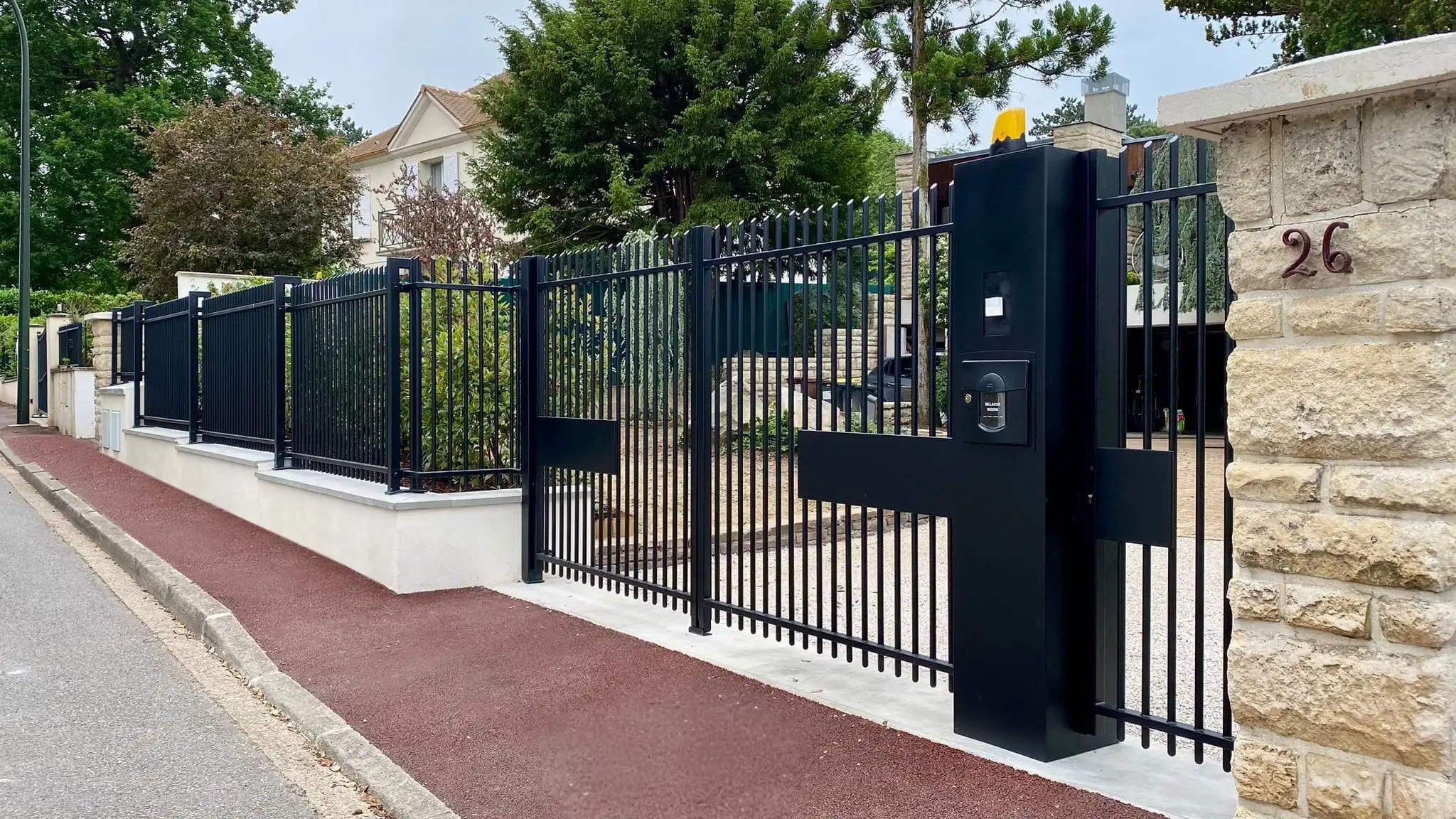 Conception d’une clôture sur mesure à La Celle-Saint-Cloud : un projet élégant et fonctionnel