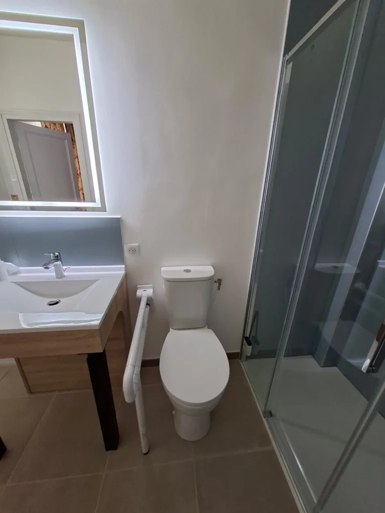 salle de bain accessibilité PMR wc autonomie